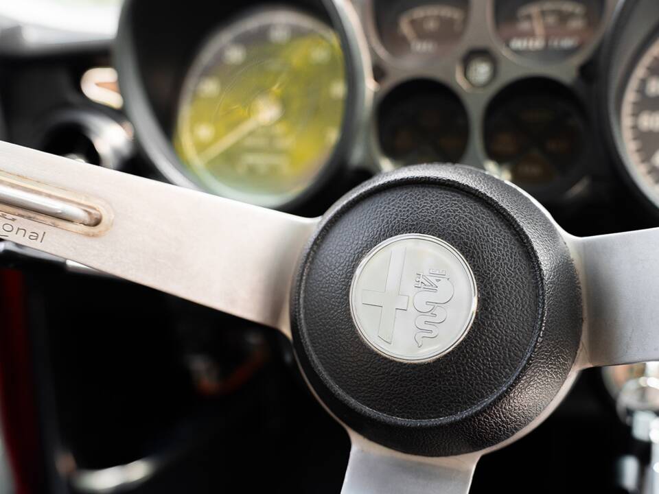 Image 43/53 of Alfa Romeo 2000 GT Veloce (1975)