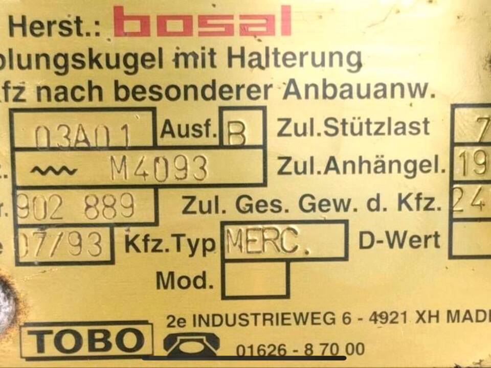 Image 31/36 of Mercedes-Benz 300 TD Turbodiesel (1982)