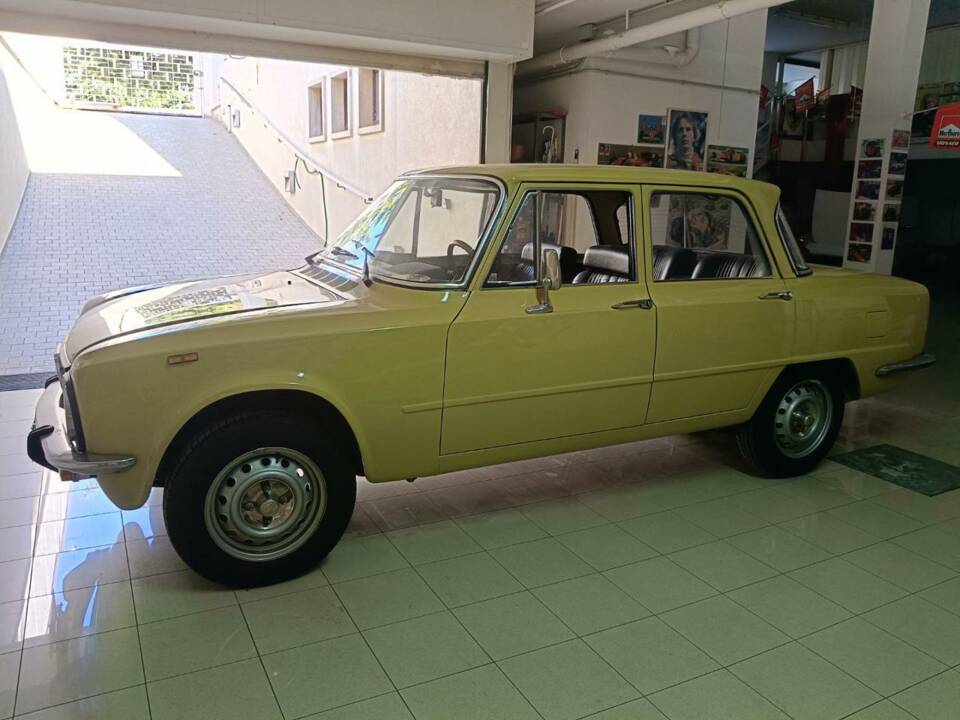 Imagen 22/50 de Alfa Romeo Giulia Nuova Super 1300 (1975)