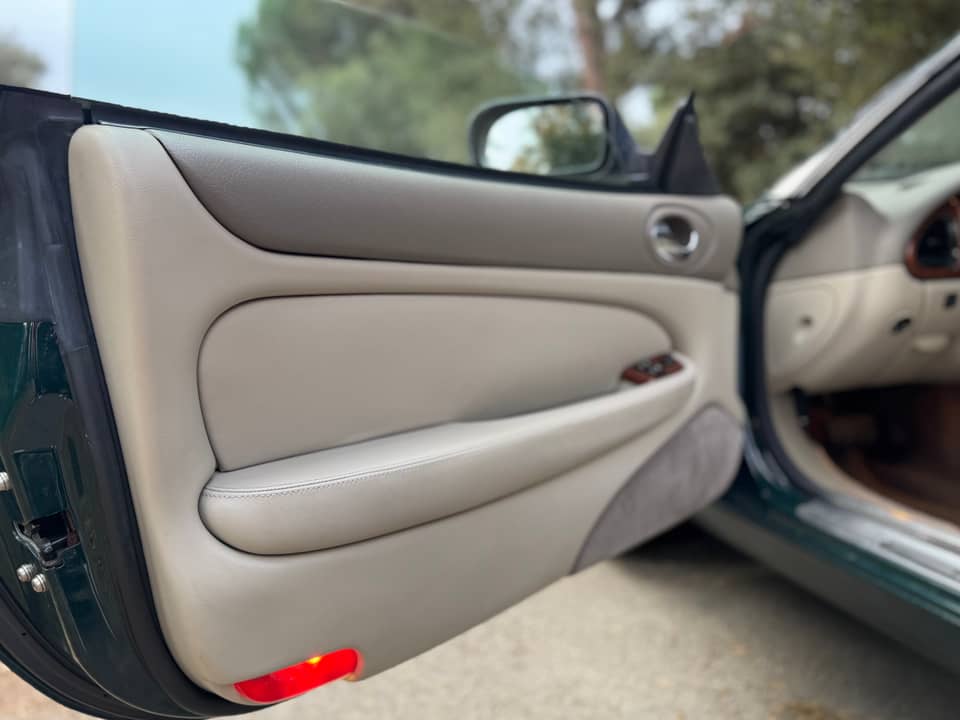 Image 40/40 de Jaguar XKR (1998)