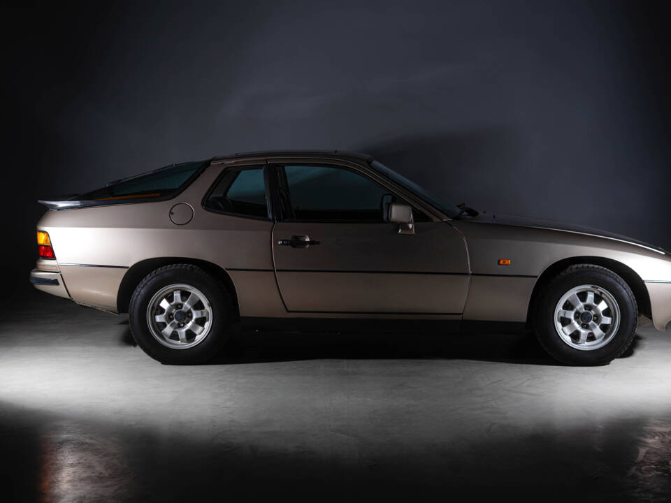 Image 1/44 de Porsche 924 (1983)