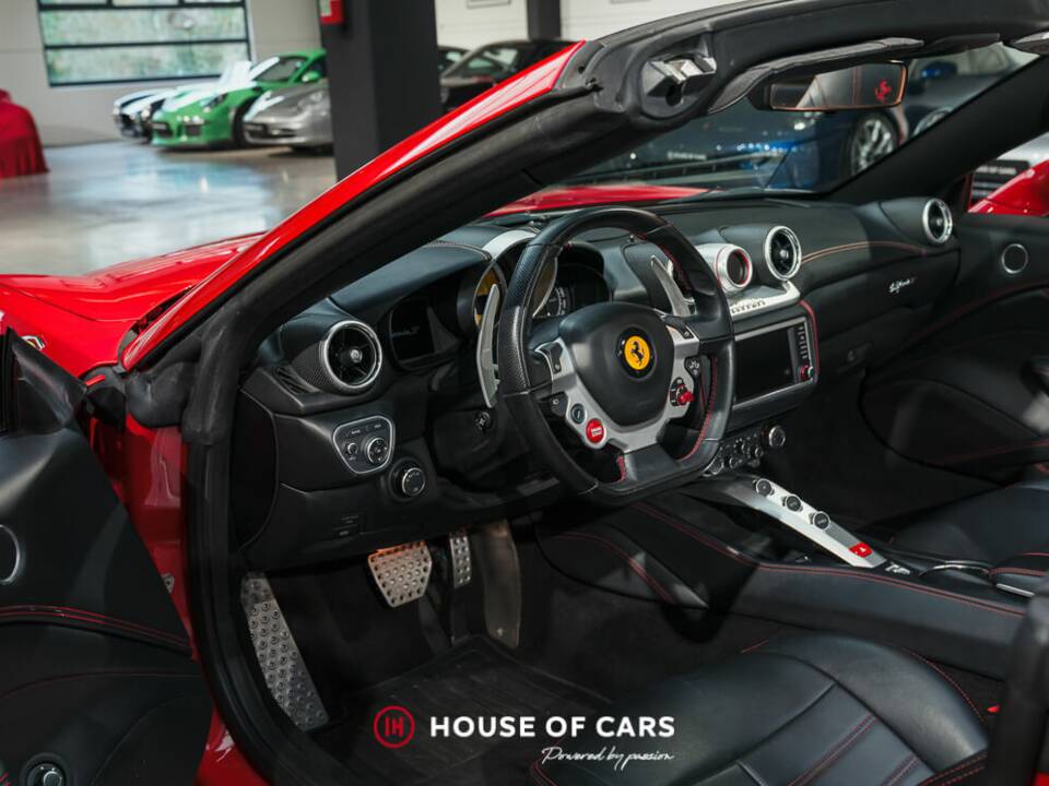 Bild 15/25 von Ferrari California T (2014)