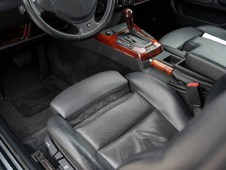 Bild 23/47 von BMW 323ti Compact (1998)