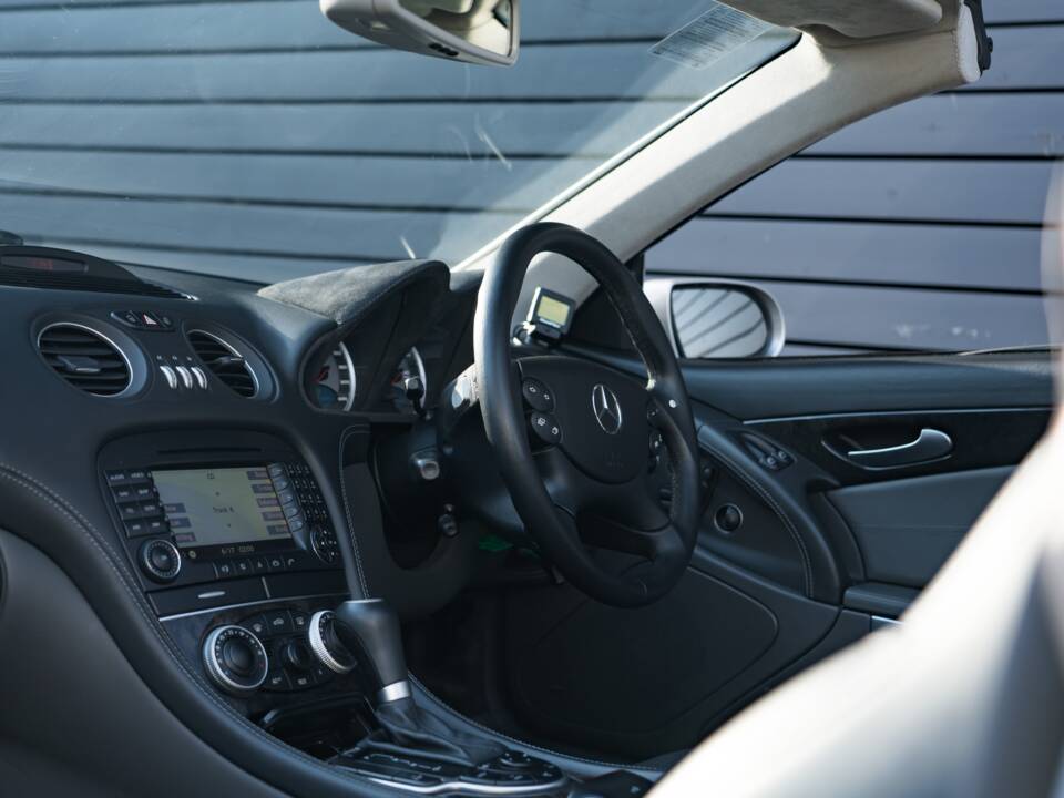 Image 38/51 of Mercedes-Benz SL 65 AMG (2007)