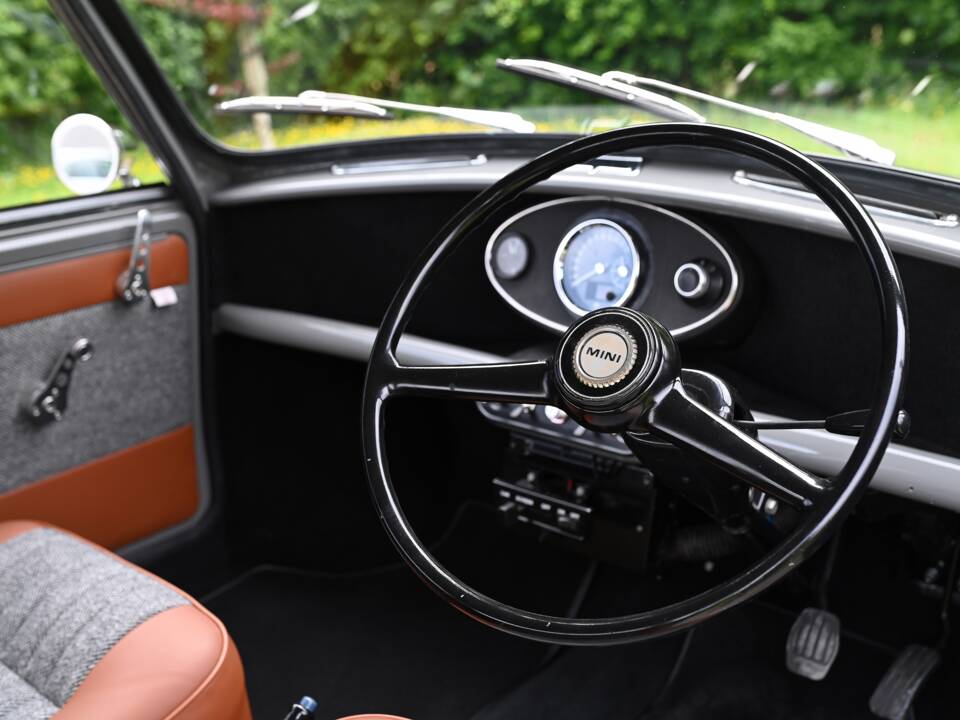 Image 15/24 of Austin Mini 1000 (1970)