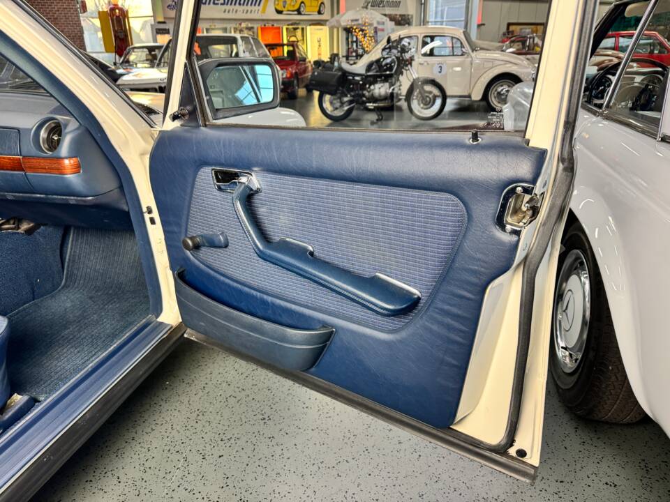 Image 10/34 of Mercedes-Benz 200 (1983)