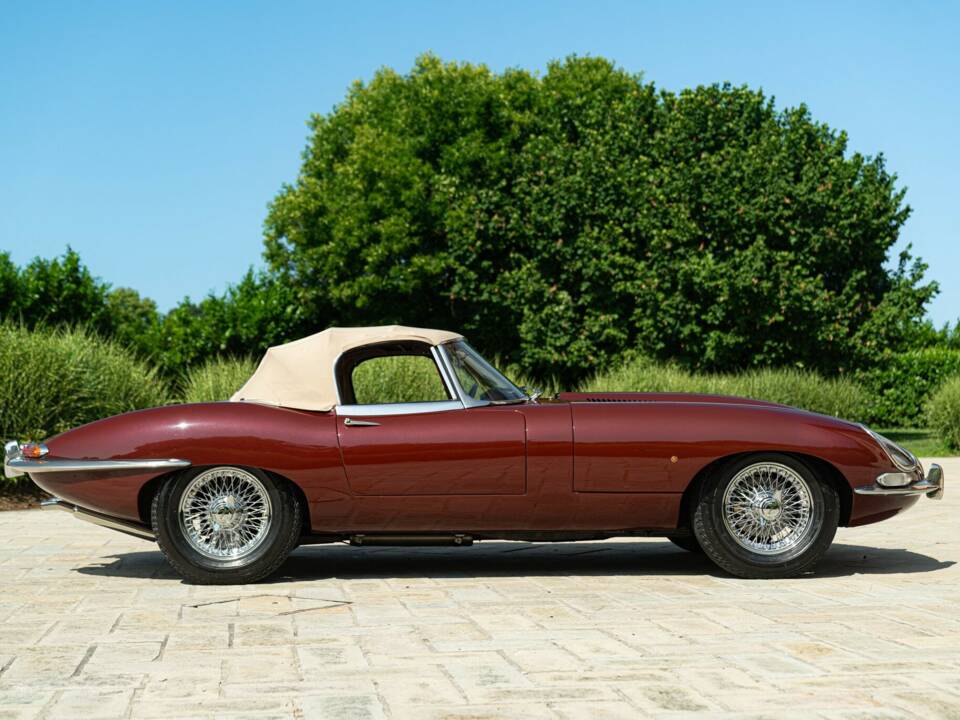 Image 6/50 de Jaguar E-Type 3.8 (1964)