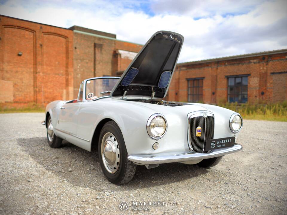 Image 55/70 of Lancia Aurelia B24 Convertible (1957)