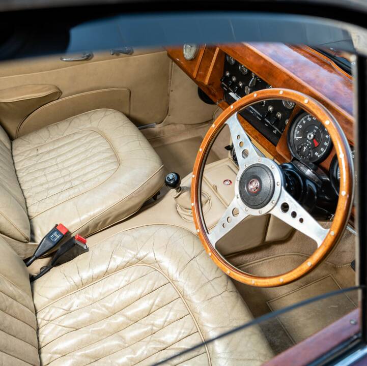 Image 22/25 of Jaguar Mk II 3.4 (1967)