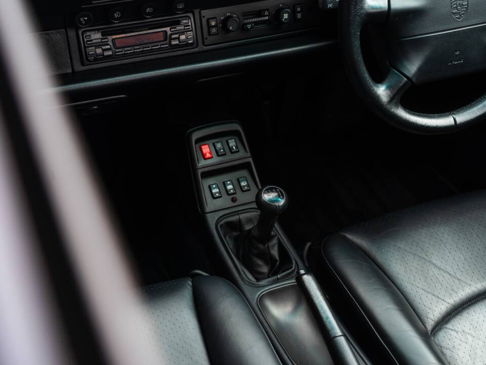 Image 23/60 of Porsche 911 Targa (1996)