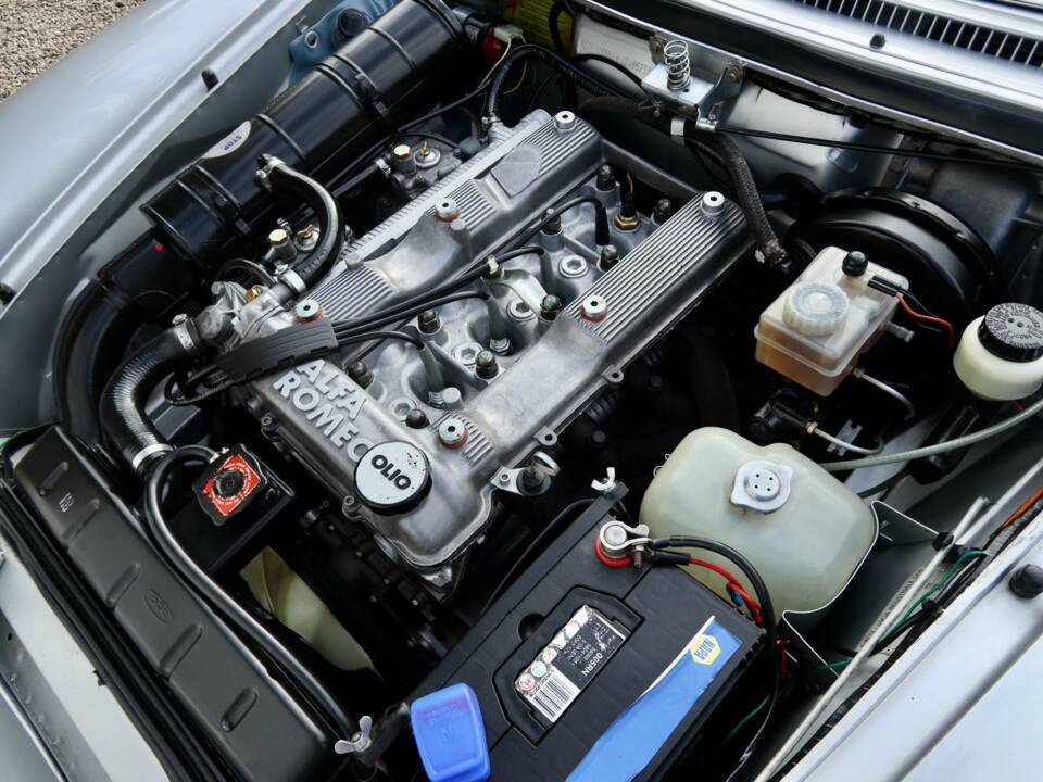 Image 4/50 de Alfa Romeo 2.0 Spider QV (1988)