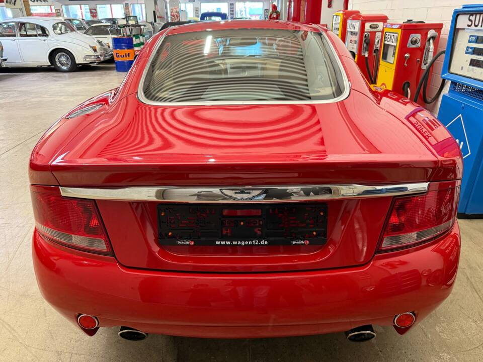 Immagine 16/18 di Aston Martin V12 Vanquish (2003)