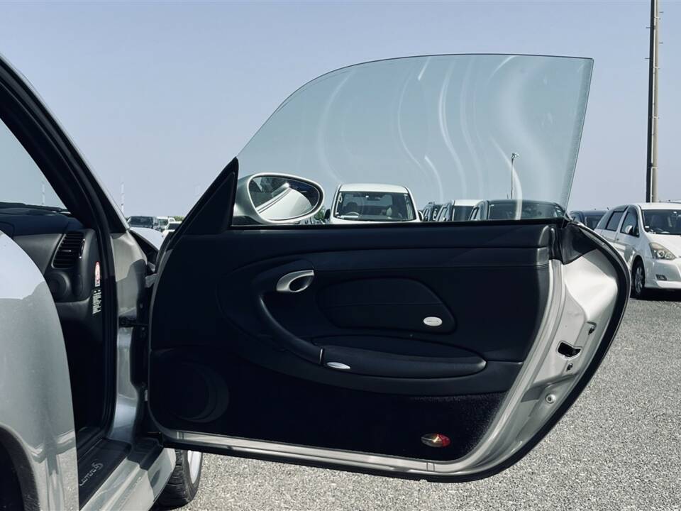 Image 18/39 of Porsche 911 Carrera 4S (2002)