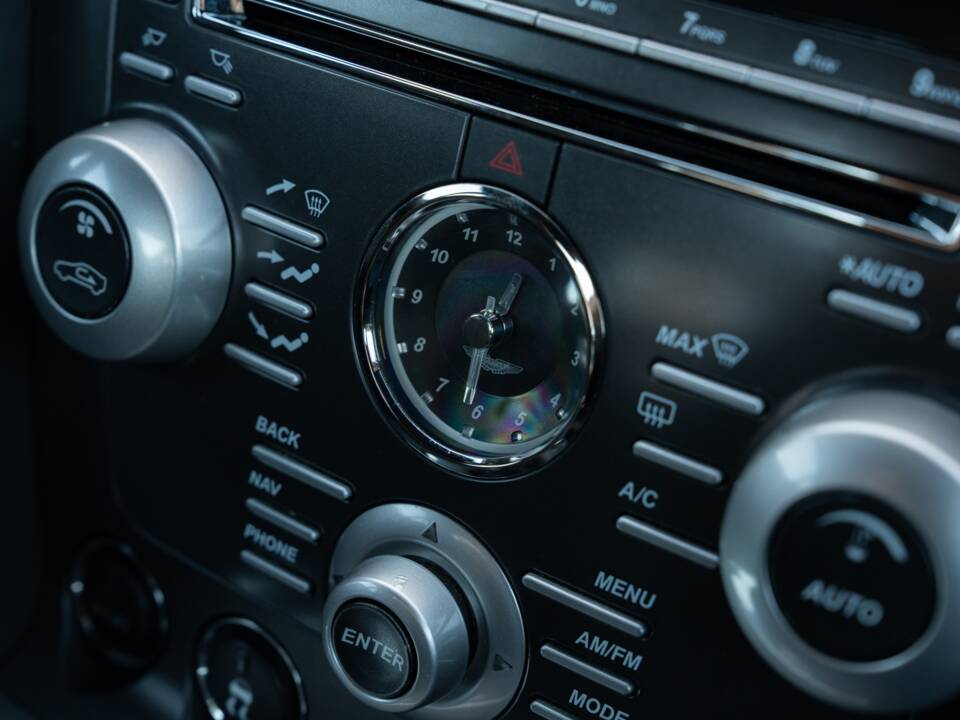 Image 56/83 de Aston Martin V12 Vantage (2009)