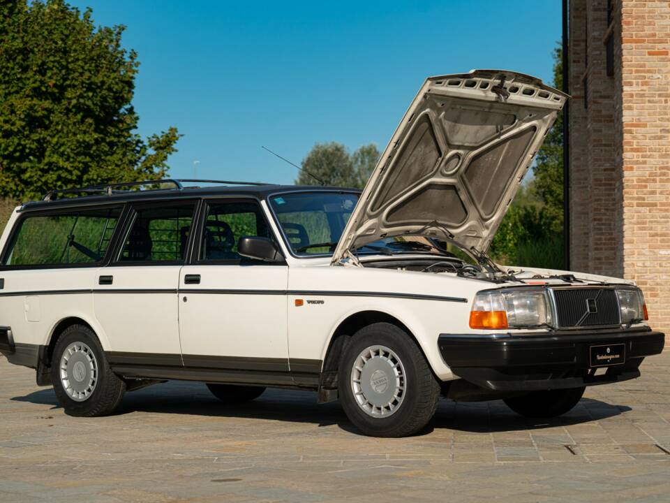 Immagine 41/43 di Volvo 240 GLE Injection (1989)