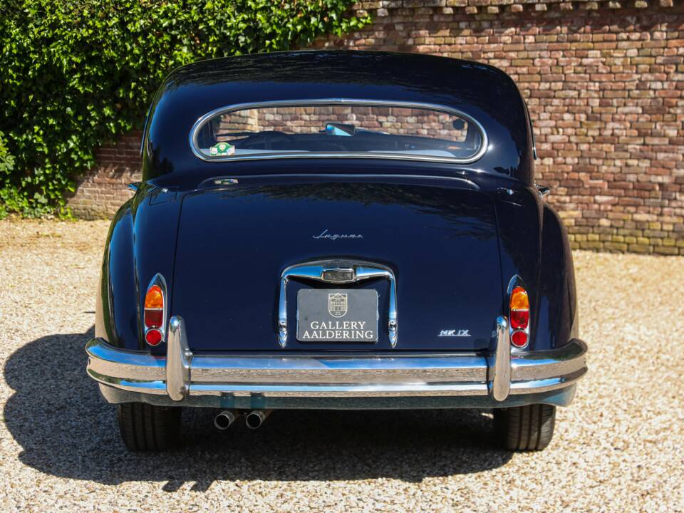 Image 6/50 de Jaguar Mk IX (1961)