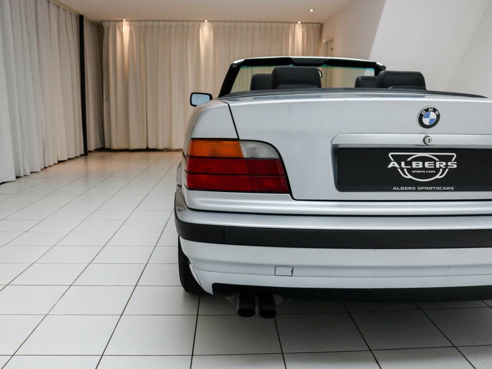 Imagen 21/28 de BMW 325i (1994)