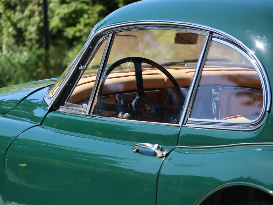 Image 19/50 of Jaguar XK 150 FHC (1959)