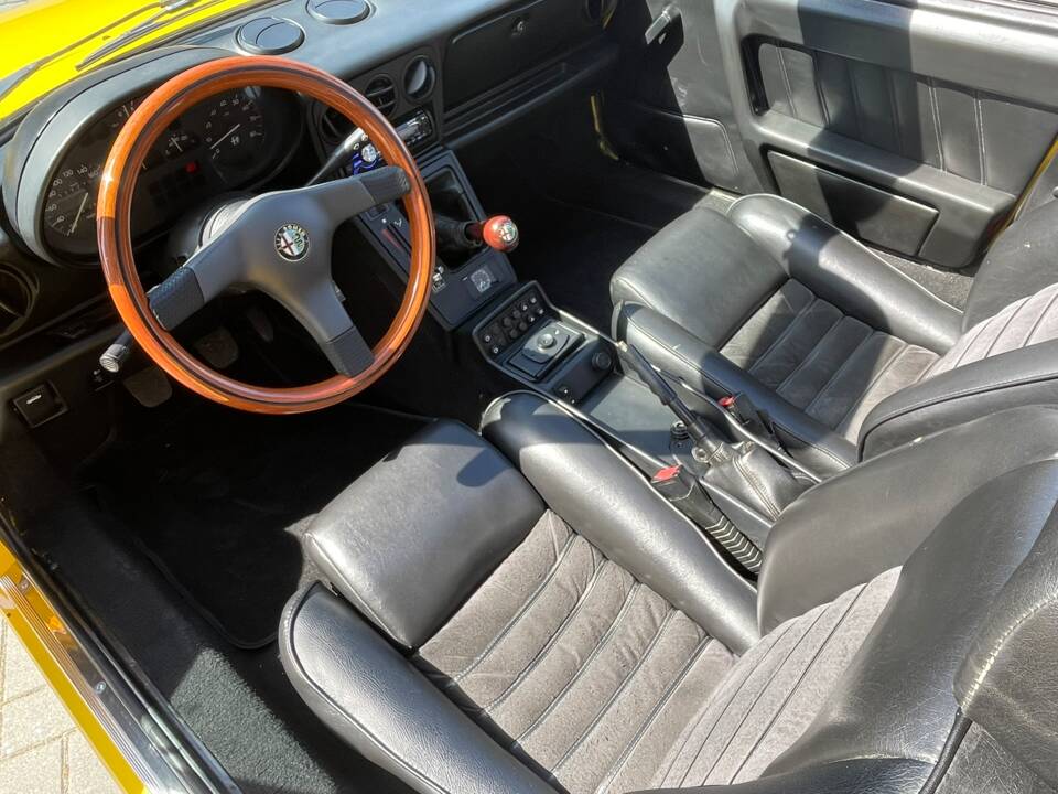 Image 10/21 of Alfa Romeo 2.0 Spider (1993)