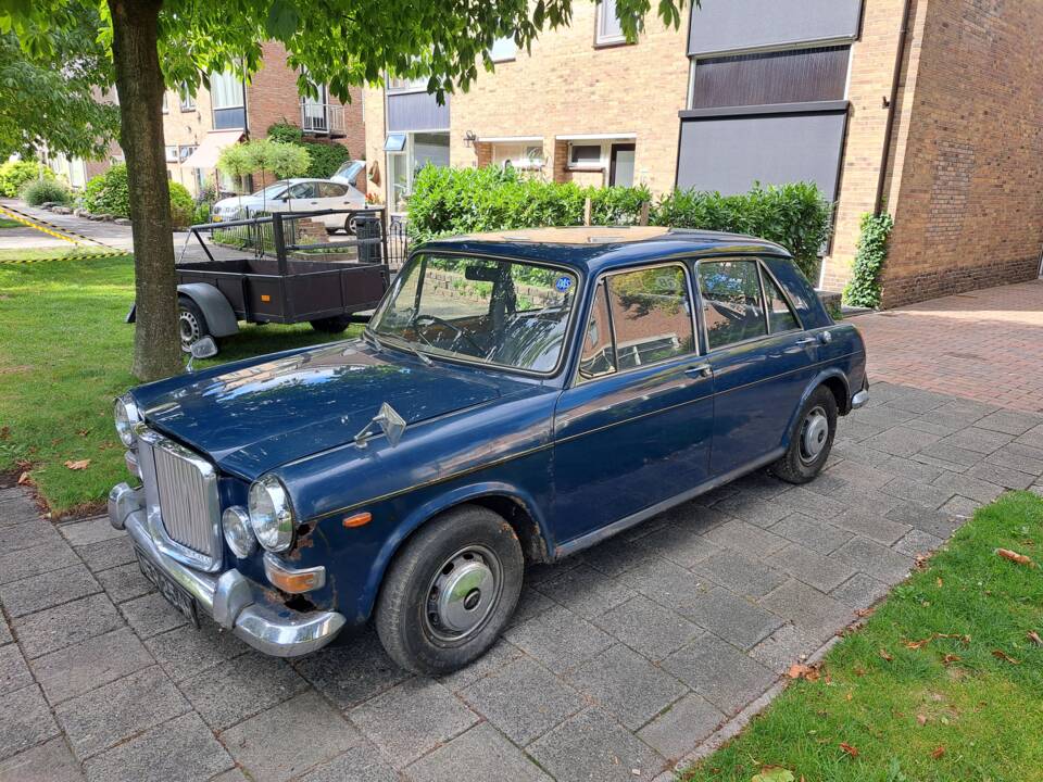 Image 6/9 of Vanden Plas 1300 (1970)