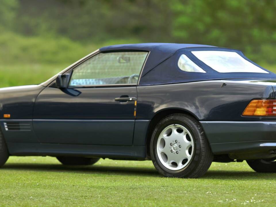 Image 28/50 of Mercedes-Benz SL 500 (1995)
