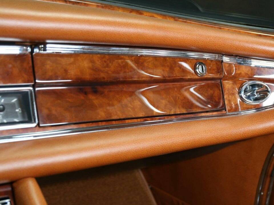 Image 16/30 of Mercedes-Benz 280 SE 3,5 (1970)