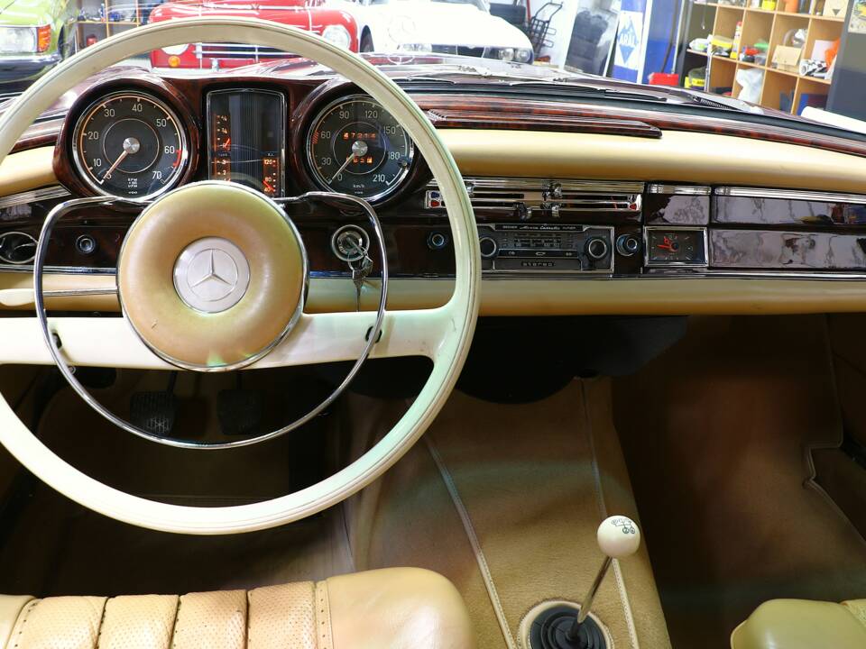 Bild 37/39 von Mercedes-Benz 220 SE b (1964)