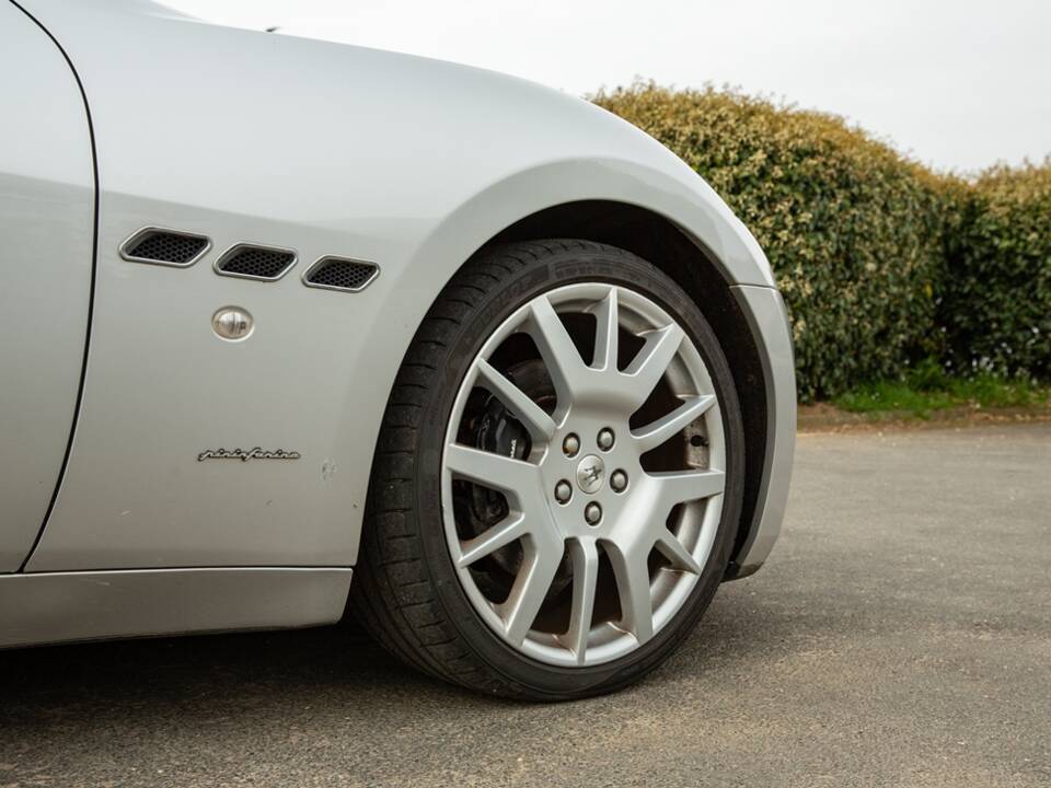 Imagen 8/22 de Maserati GranTurismo 4.2 (2008)