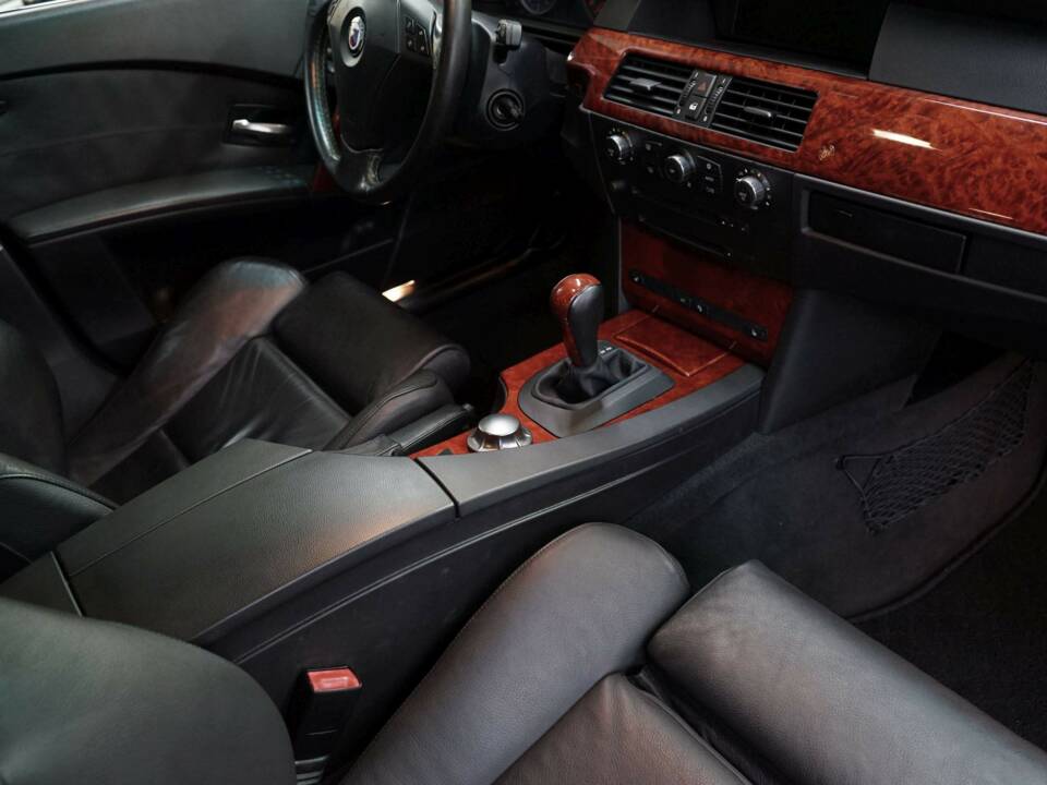 Image 17/45 of ALPINA B5 (2005)