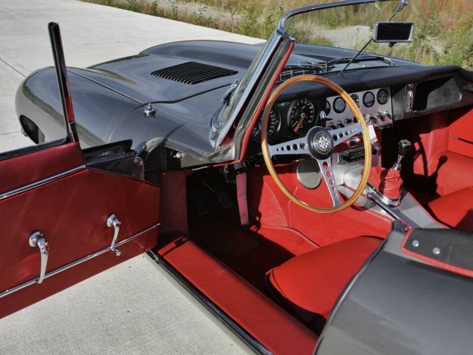 Image 30/50 de Jaguar E-Type 3.8 Flat Floor (1961)