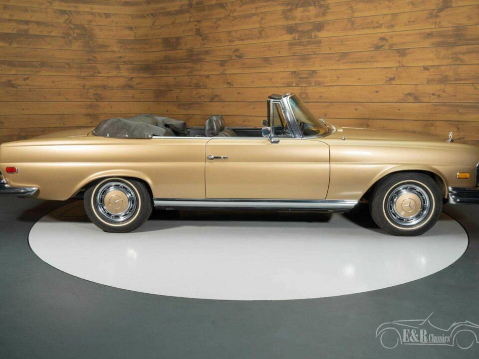 Image 17/19 de Mercedes-Benz 280 SE 3,5 (1971)