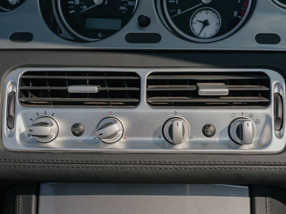 Image 160/185 of BMW Z8 (2001)