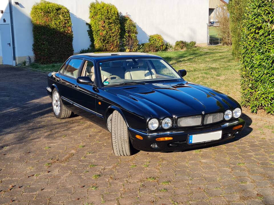 Imagen 4/21 de Jaguar XJR 4.0 (2000)