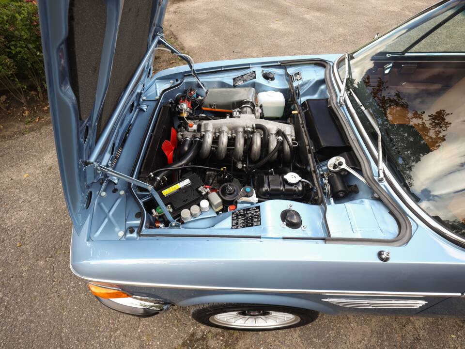 Image 17/73 of BMW 3.0 CSi (1973)