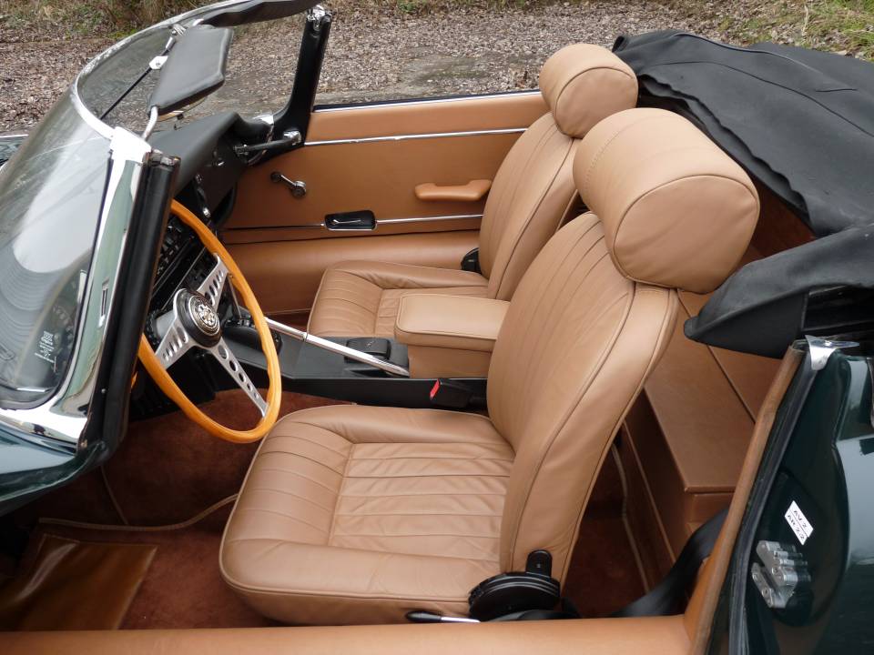 Afbeelding 10/28 van Jaguar E-Type V12 (1972)