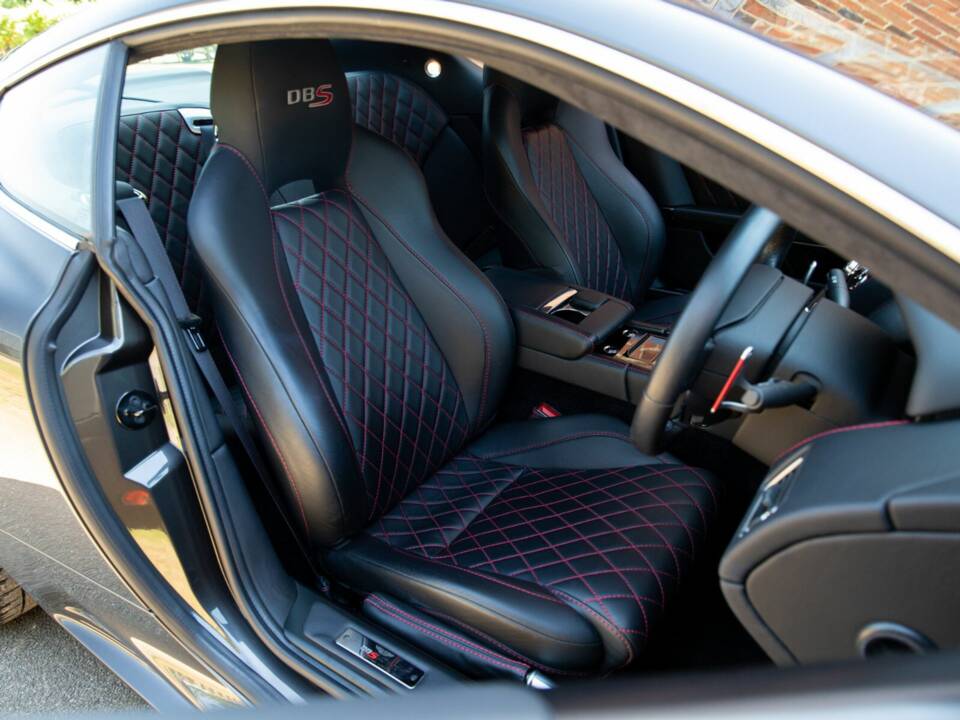 Image 10/50 of Aston Martin DBS (2012)