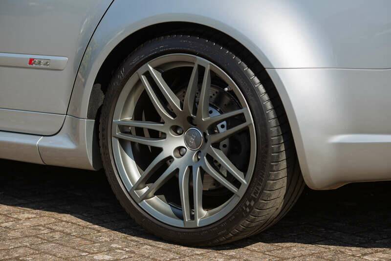 Image 27/50 of Audi RS4 Avant (2006)