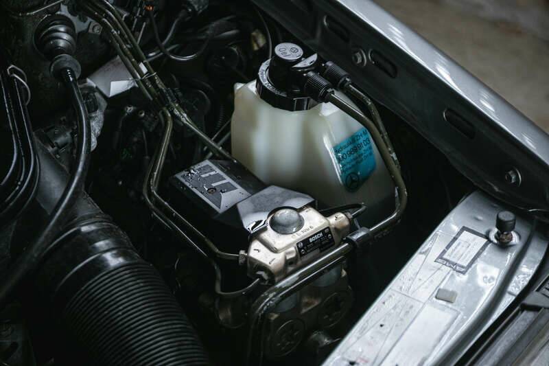 Image 26/43 of Mercedes-Benz 300 CE 3.2 AMG (1990)