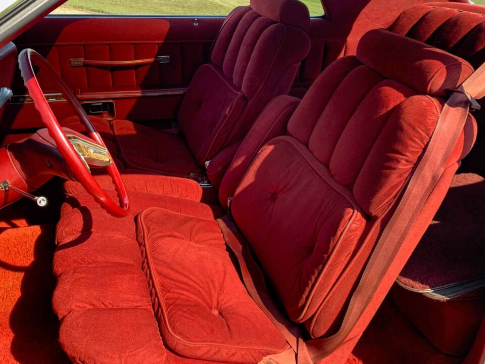 Image 2/8 de Lincoln Continental Mark V (1977)