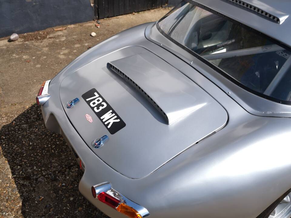 Image 8/50 de Jaguar Type E 3.8 (1970)