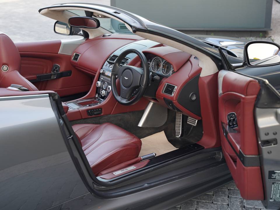 Immagine 48/50 di Aston Martin DBS Volante (2011)