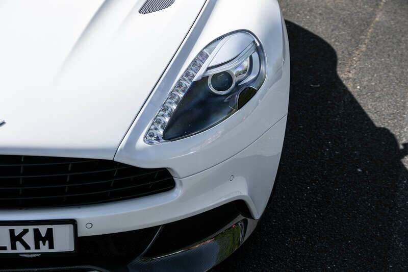 Image 35/50 of Aston Martin Vanquish Volante (2014)