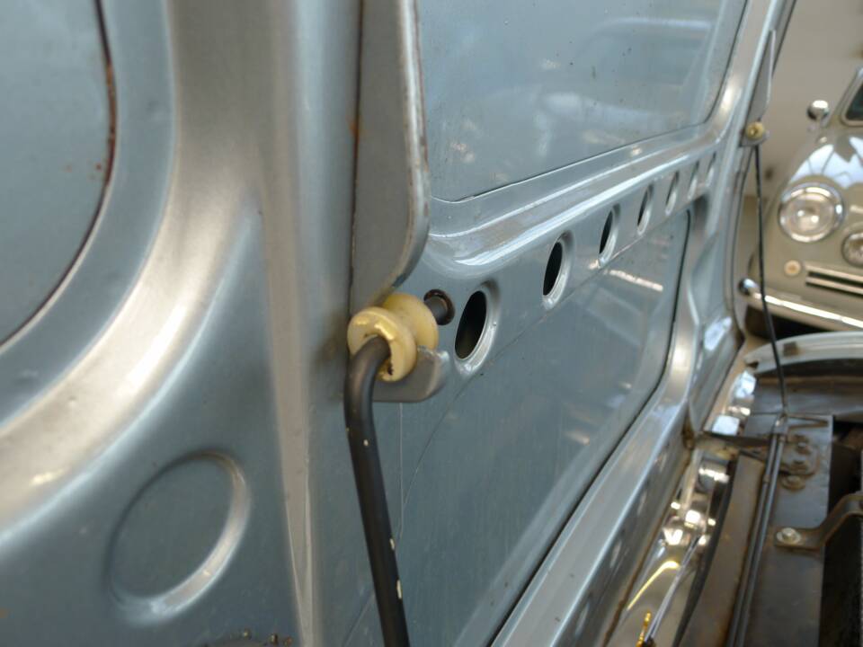 Image 16/43 of Peugeot 504 Convertible (1971)