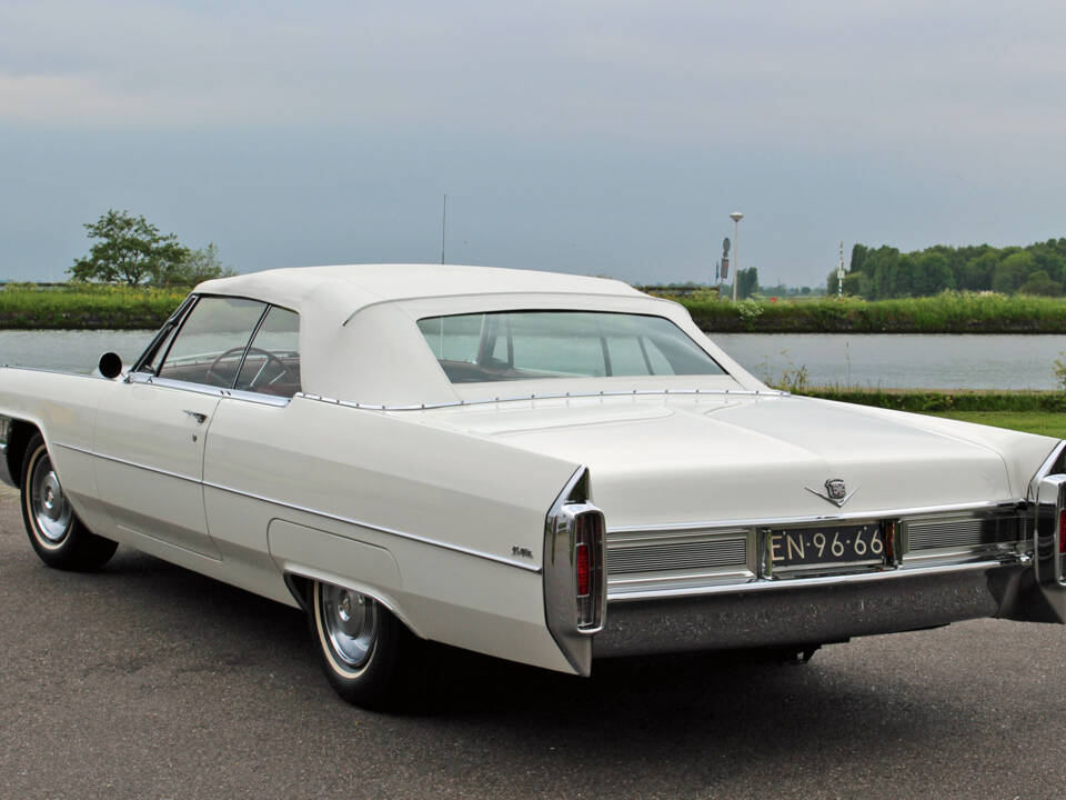 Image 13/28 de Cadillac DeVille Convertible (1965)