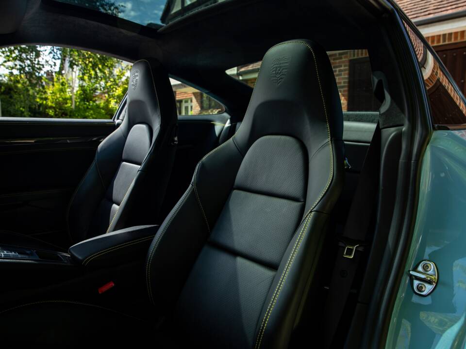 Image 24/48 of Porsche 911 Turbo S Exclusive (2017)