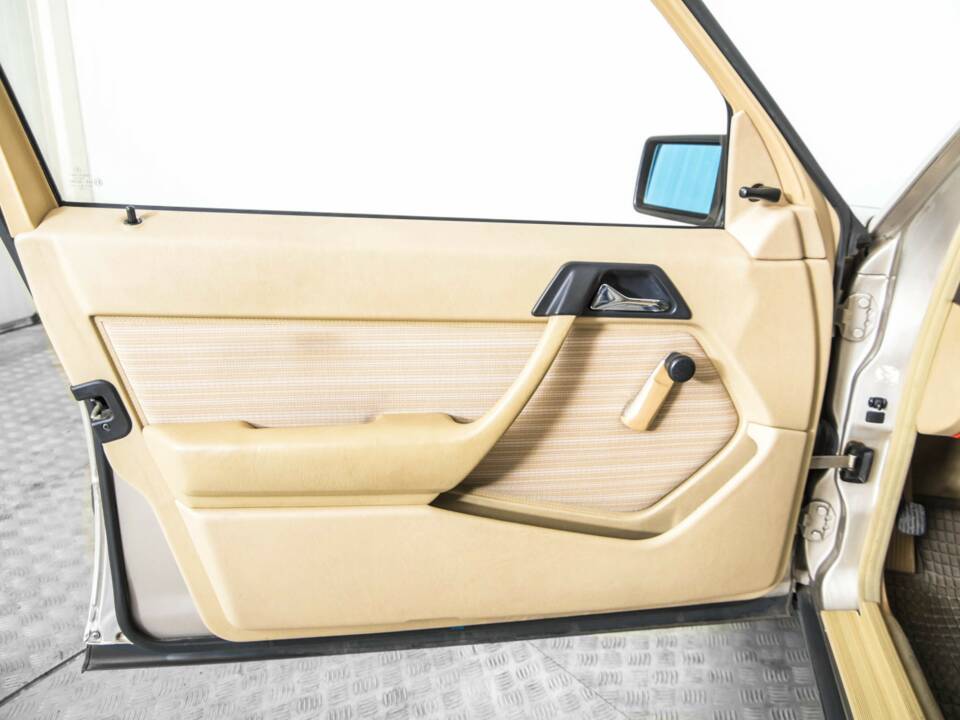 Bild 31/50 von Mercedes-Benz 230 TE (1987)