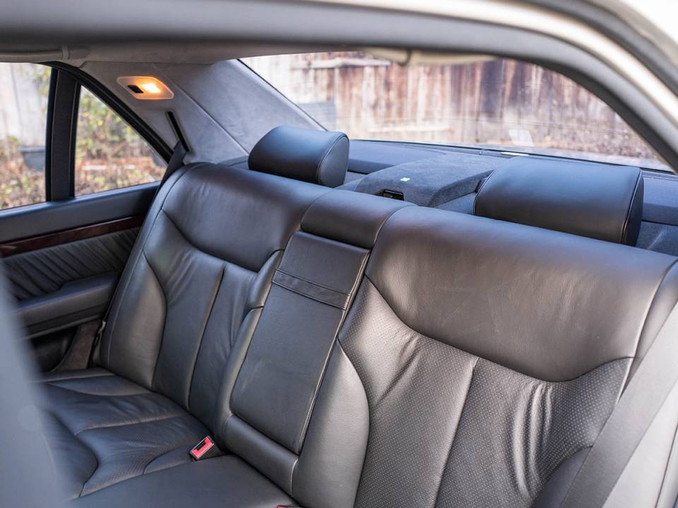 Bild 35/45 von Mercedes-Benz S 500 (1995)