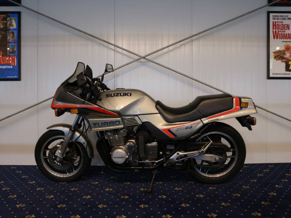 Immagine 15/23 di Suzuki XN85 Turbo (1986)
