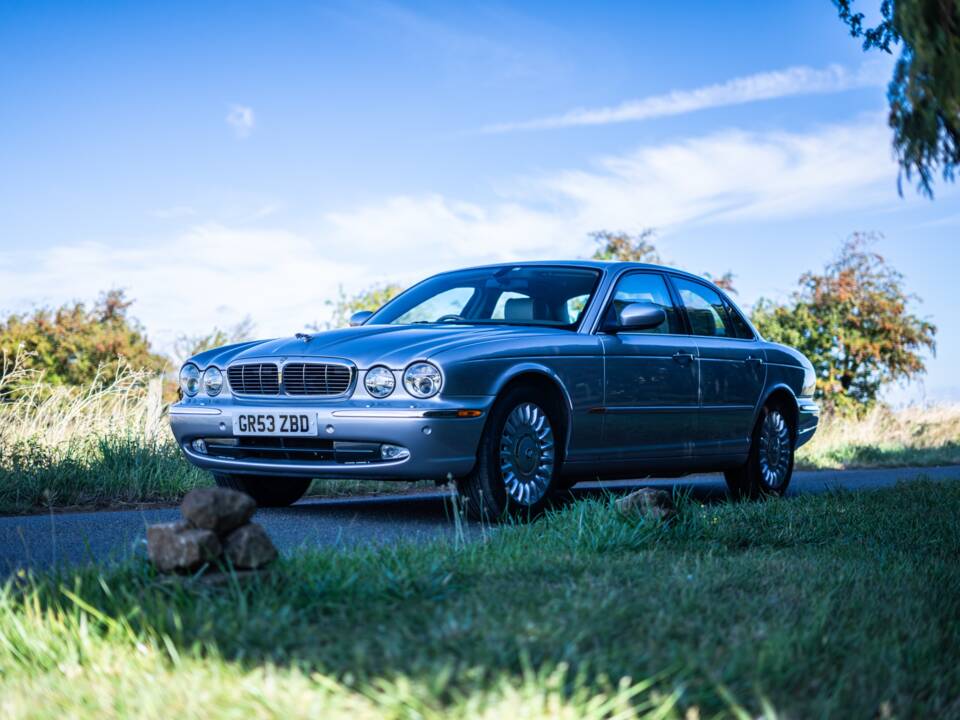 Image 10/50 of Jaguar XJ 8 4.2 (2003)