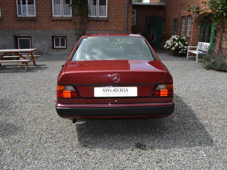 Bild 3/15 von Mercedes-Benz 230 CE (1991)
